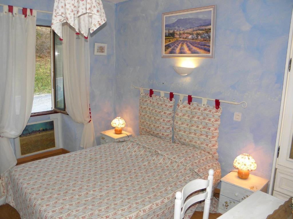 Les Terres Blanches De Hostel Meolans-Revel