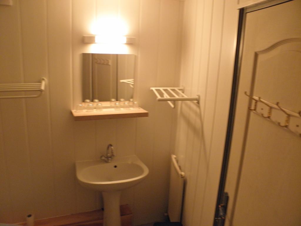 Les Terres Blanches De Hostel Meolans-Revel